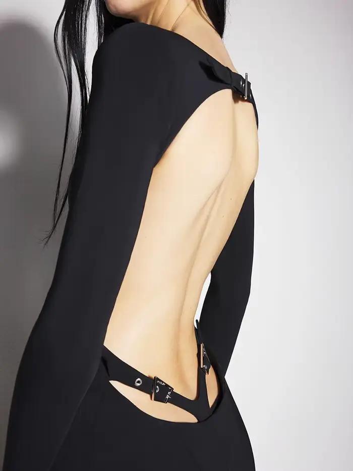 Robe longue noire élégante dos nu pour femme