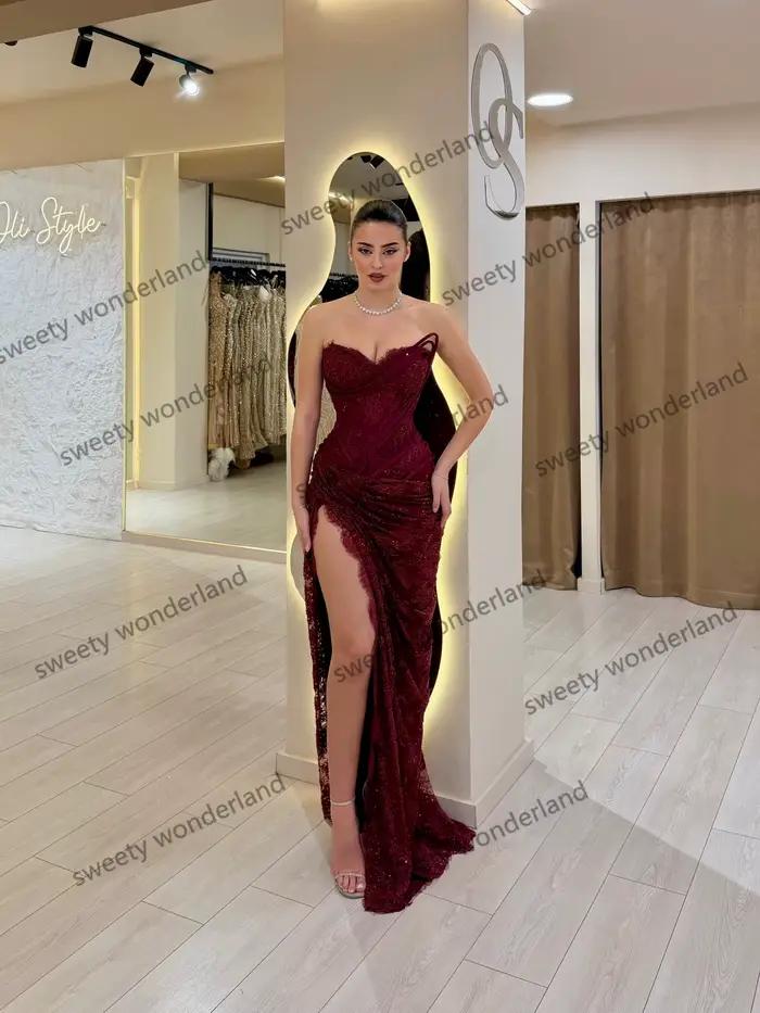 Robe de soirée rouge foncé bustier plissée en dentelle