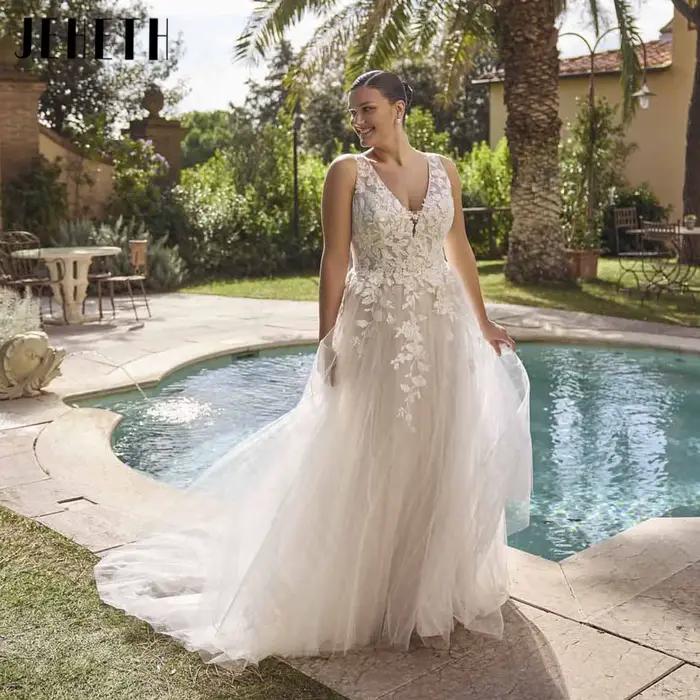 JEHETH Robe de Mariée Tulle Coupe A Bretelles Fines Col V Profond Appliques Dentelle Florale 3D Dos V Bas Traîne