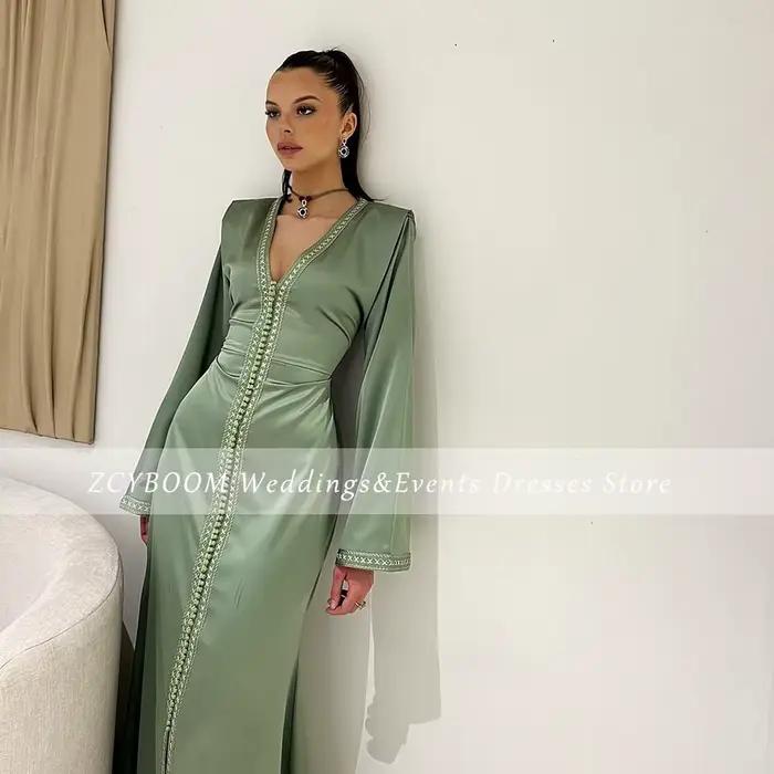 Robe de soirée élégante col en V style Kaftan Dubaï Turquie avec appliques dorées