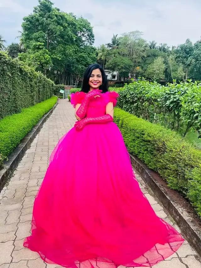 Robe de bal en tulle fuchsia coupe trapèze