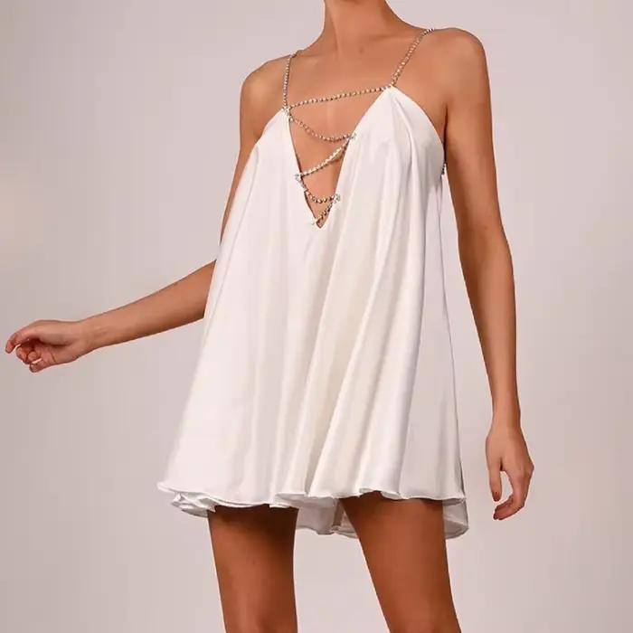 Camisole élégante en polyester pour femmes, style sexy et club, mini robe sans manches, col en V, facile à entretenir, pour les soirées chaudes d'été et les événements nocturnes