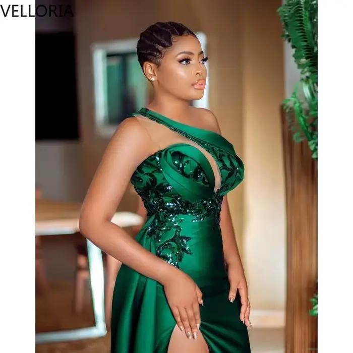 Robe Aso Ebi vert foncé avec une épaule