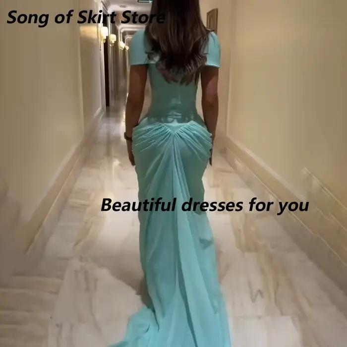 Robe de soirée élégante et droite