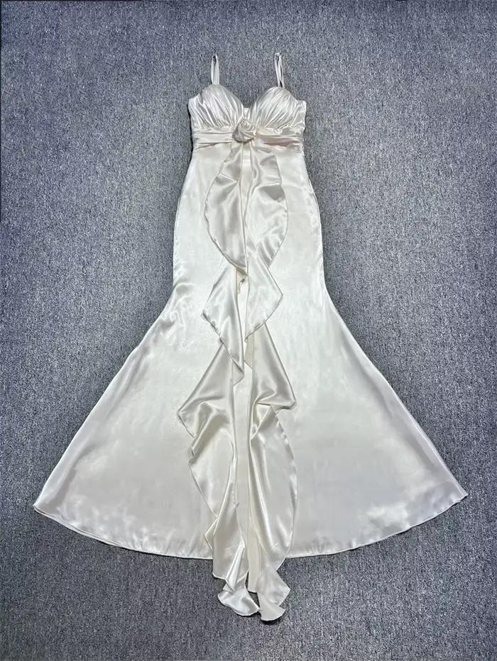 Robe de soirée en satin champagne clair