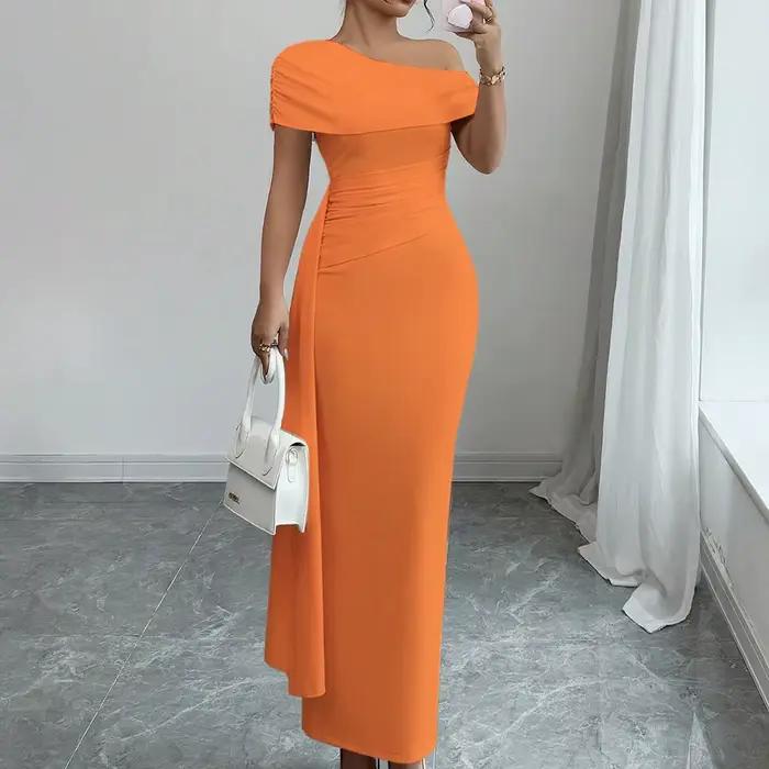 Robes pour femmes Printemps-Été 2026 Nouvelle Collection Couleur Unie Col Asymétrique Manches Courtes Coupe Ajustée Élégante Robe Longue