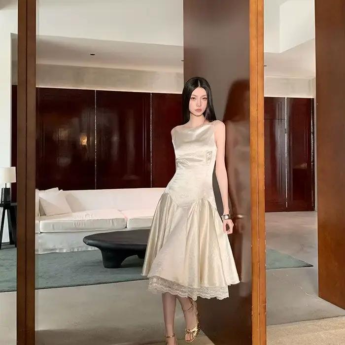 Robe en dentelle, nouvelle collection Printemps-Été 2026