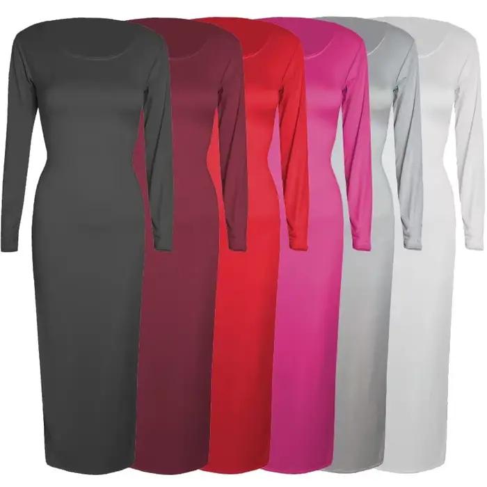 Robe noire longue à manches longues et col rond