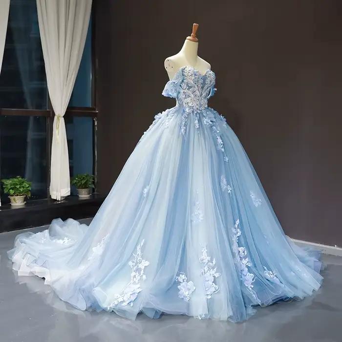 Robe de Rhprincesse en dentelle avec petite traîne