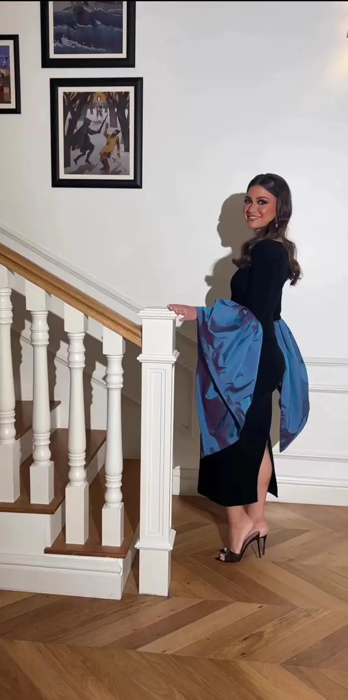 Asastationary-Robe de soirée noire à col en V