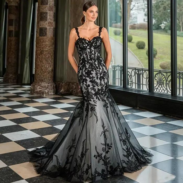 Robe de mariée gothique personnalisée sexy à bretelles spaghetti