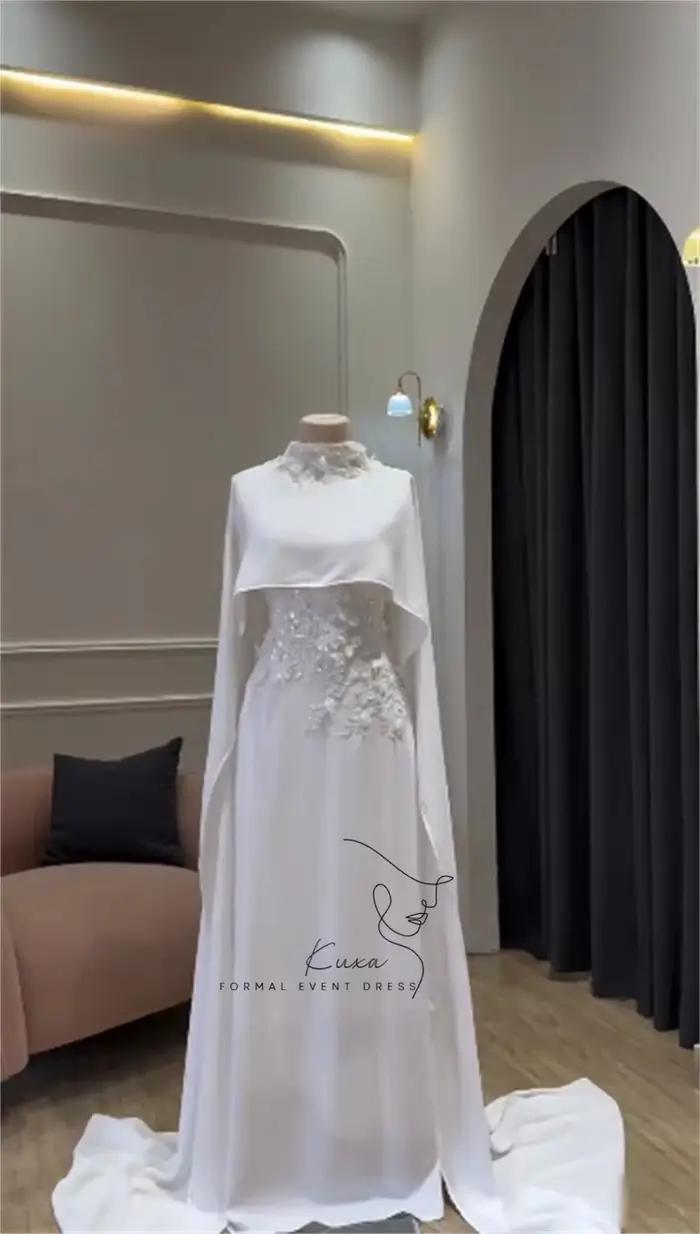 Robes de mariée arabes de luxe KUXA avec appliques florales 3D et cape