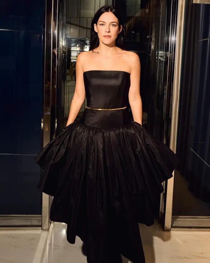 Robe de soirée moderne en taffetas noir
