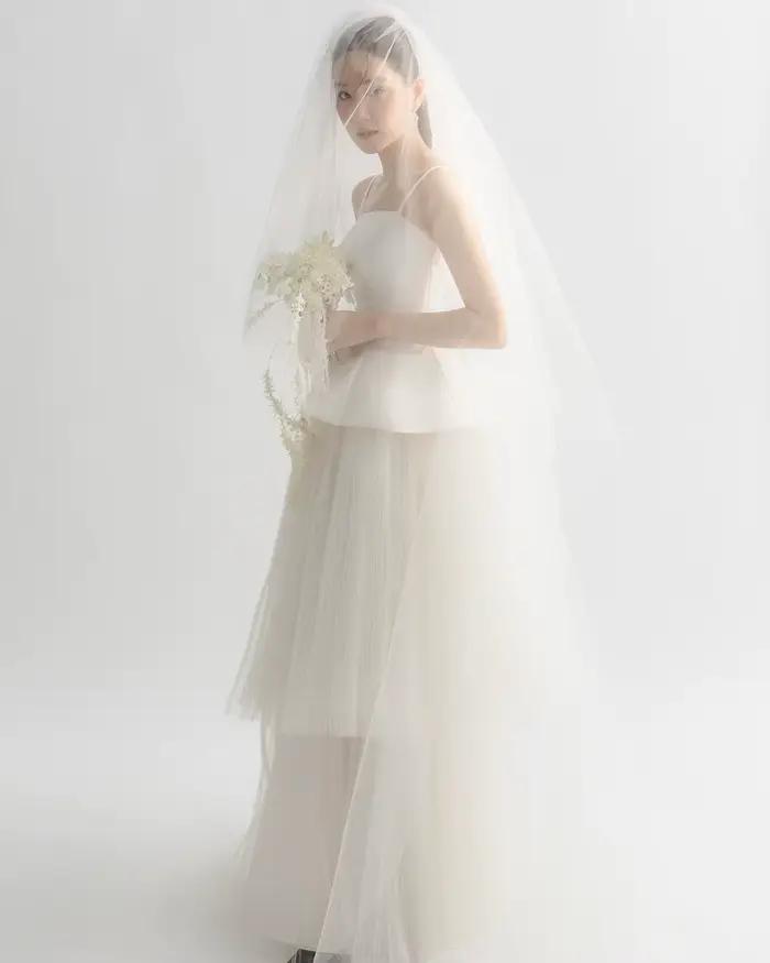 Giyu Robes de mariée élégantes à bretelles spaghetti Crape à plusieurs niveaux Corée Photoshoot
