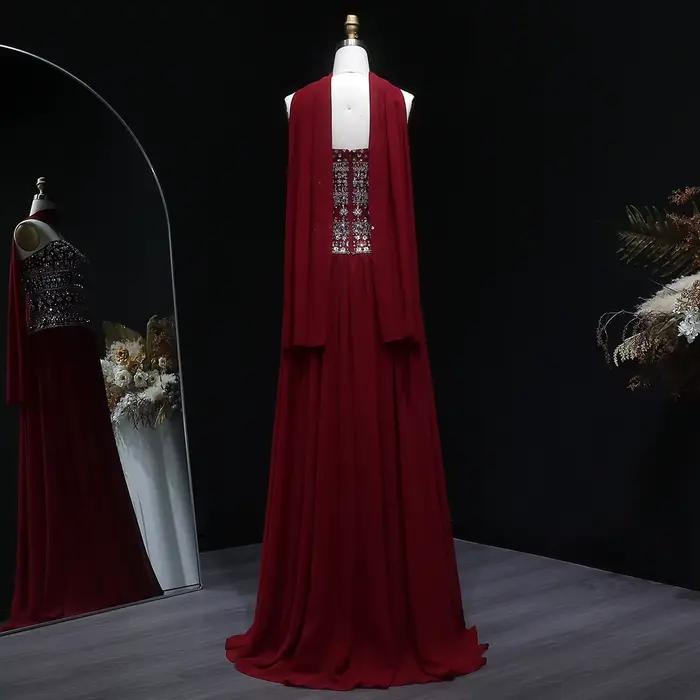 Robe de soirée dos nu Sharon Said Dubai rouge bordeaux avec écharpe en mousseline perlée شارون سعيد