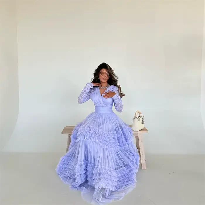 Robe de soirée en tulle à manches longues et col en V