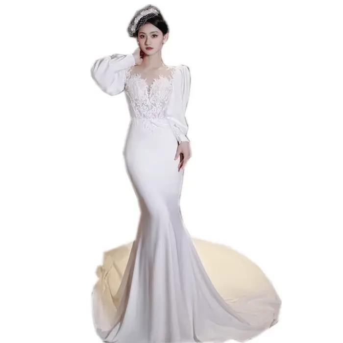 Robe de mariée sirène en polyester et coton avec décolleté en V et train de balayage pour femmes occasions spéciales comme mariage et banquets