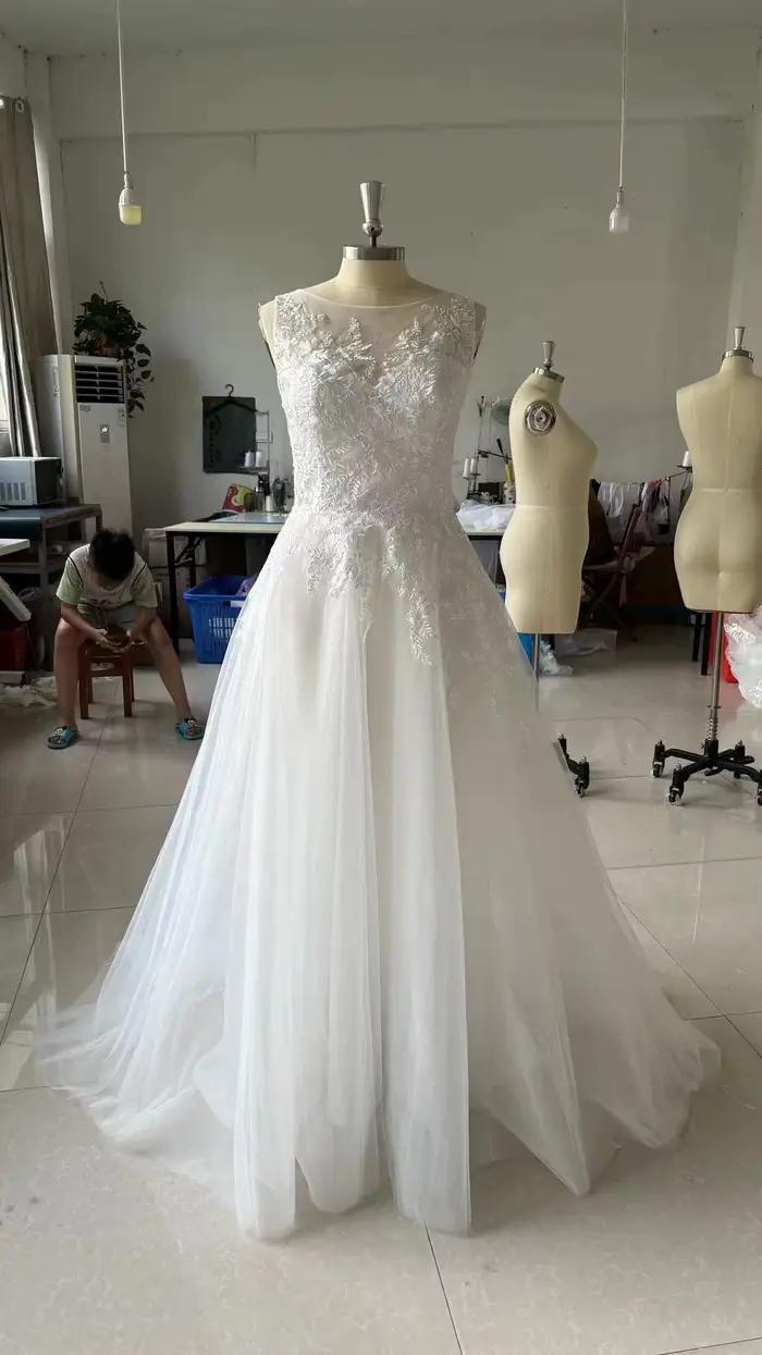 Robe de mariée élégante personnalisée