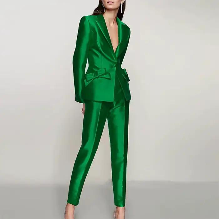 Costumes de créateur en satin pour femmes