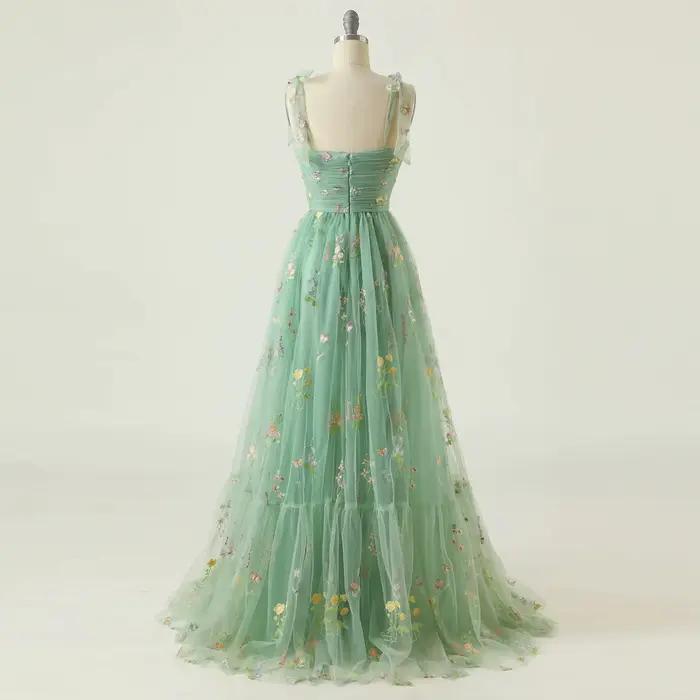 Robe de soirée longue de luxe avec broderie florale pour femmes