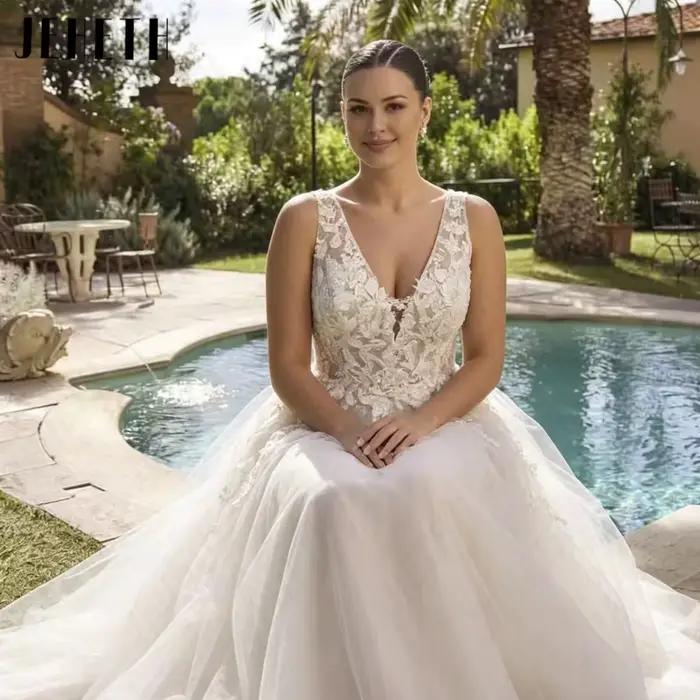 JEHETH Robe de Mariée Tulle Coupe A Bretelles Fines Col V Profond Appliques Dentelle Florale 3D Dos V Bas Traîne