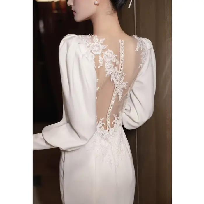 Robe de mariée sirène en polyester et coton avec décolleté en V et train de balayage pour femmes occasions spéciales comme mariage et banquets