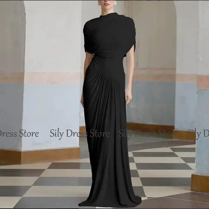Robe de soirée à col haut et mancherons plissés