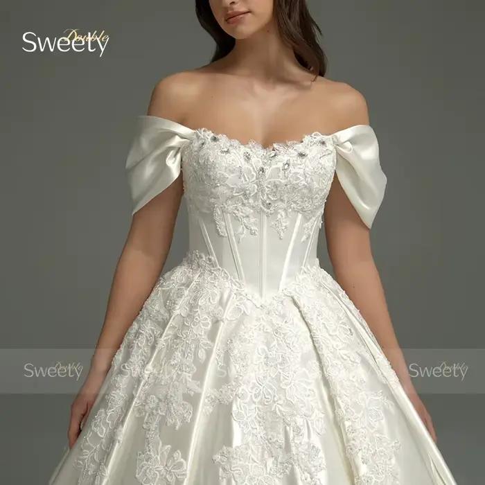 Robe de mariée en satin avec dentelle brodée, ligne a, manches courtes, col bateau, personnalisée pour femmes, occasions spéciales