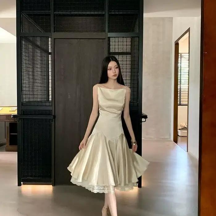 Robe en dentelle, nouvelle collection Printemps-Été 2026