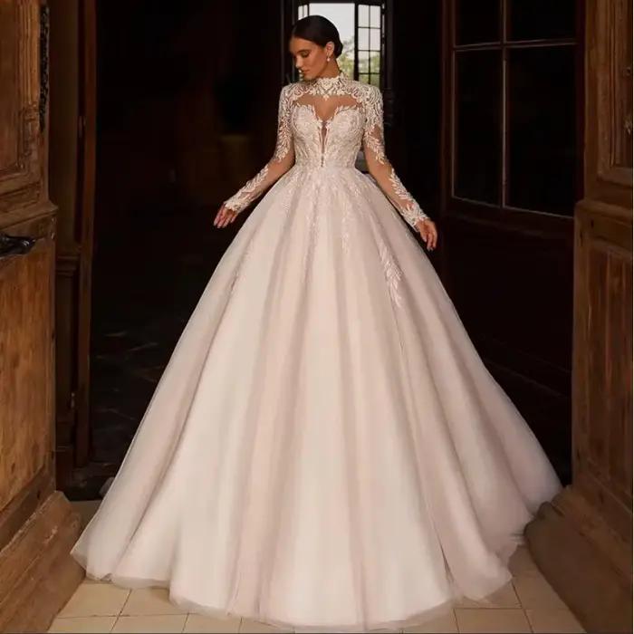 Robe de Mariée Longue en Dentelle Style Palais Coupe Ajustée Col Montant Travaux de Couture Raffinés Idéale pour Mariage et Banquet Traîne Personnalisable
