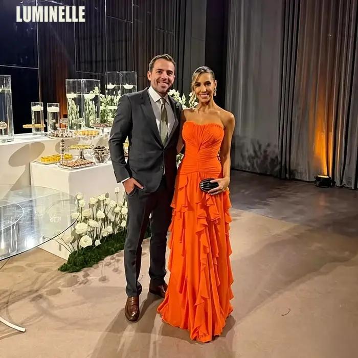 Robes de soirée orange sans bretelles en mousseline de soie à volants