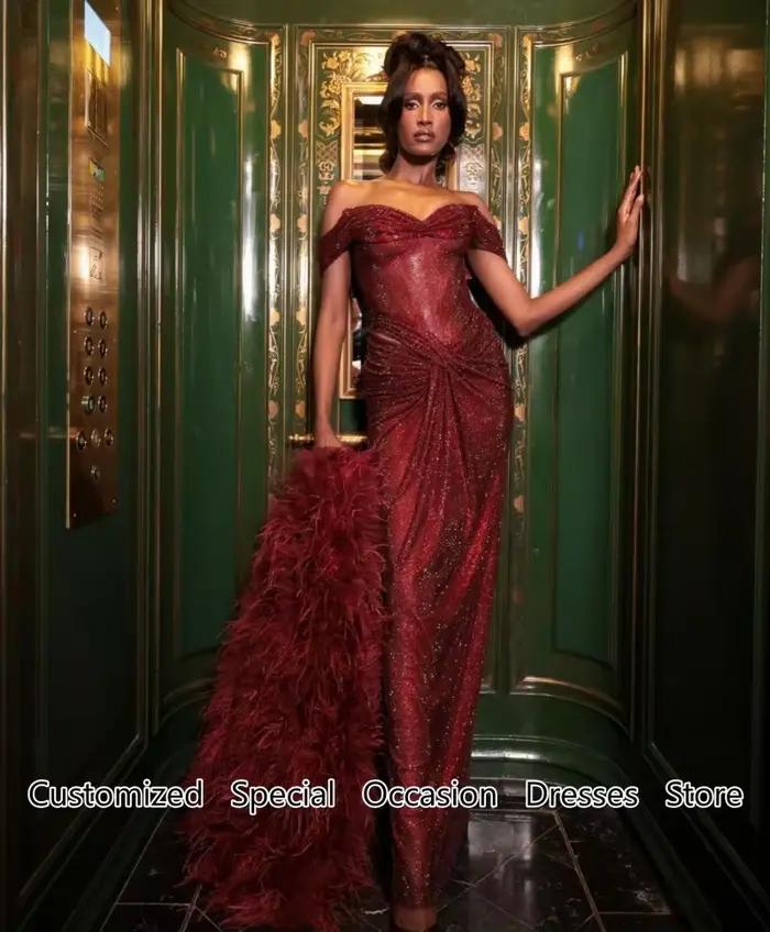 Robe de soirée rouge généreuse