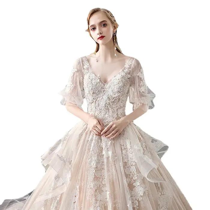 Robe de mariée à col en v