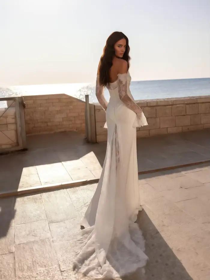 Robes de mariée en satin OLOEY style minimaliste avec châle en mousseline