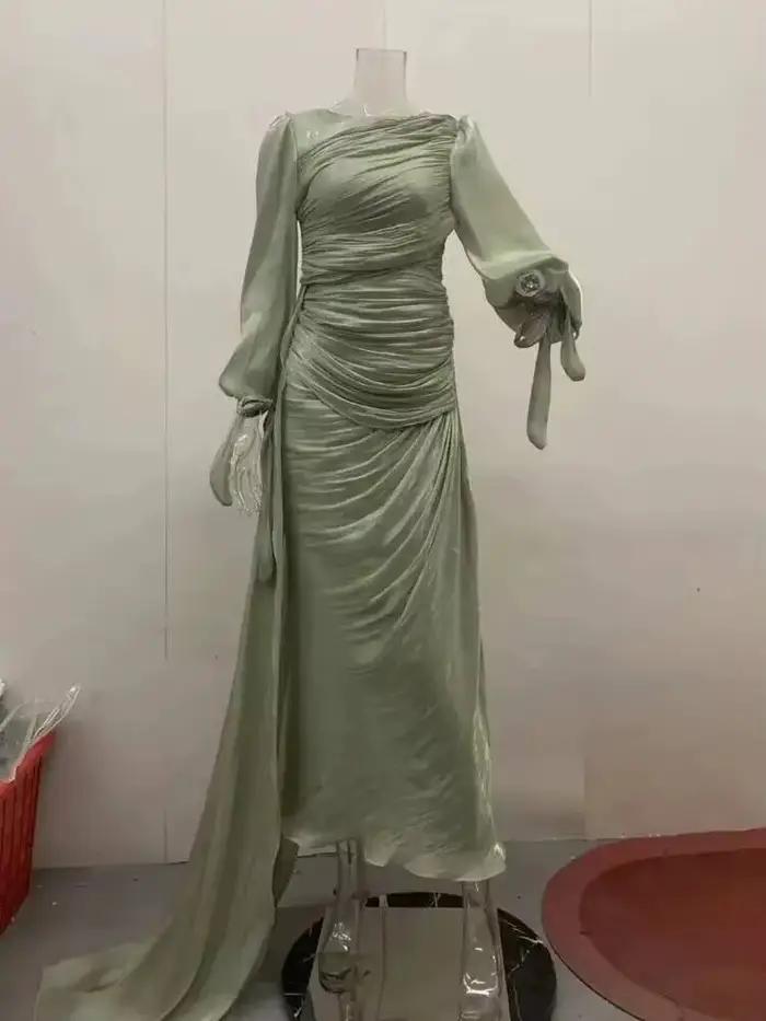 Robe de soirée longue plissée à col rond et manches lanternes