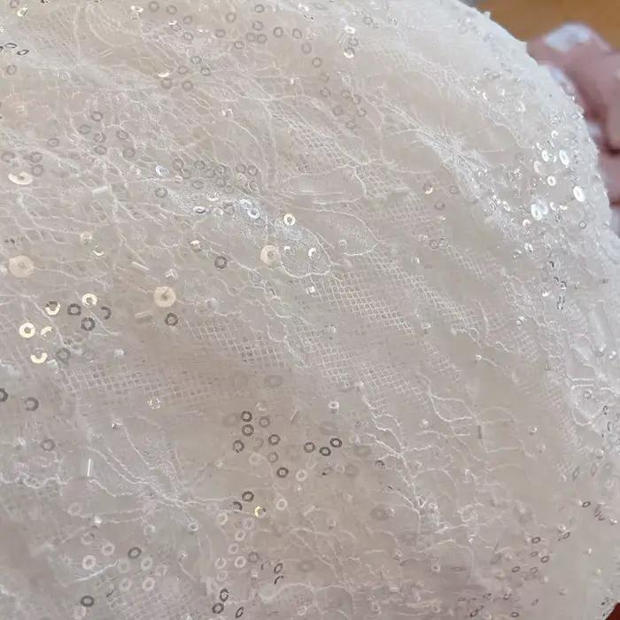Tissu en dentelle blanche élégante, Haute Couture, perles exquises, Texture douce, paillettes, acces