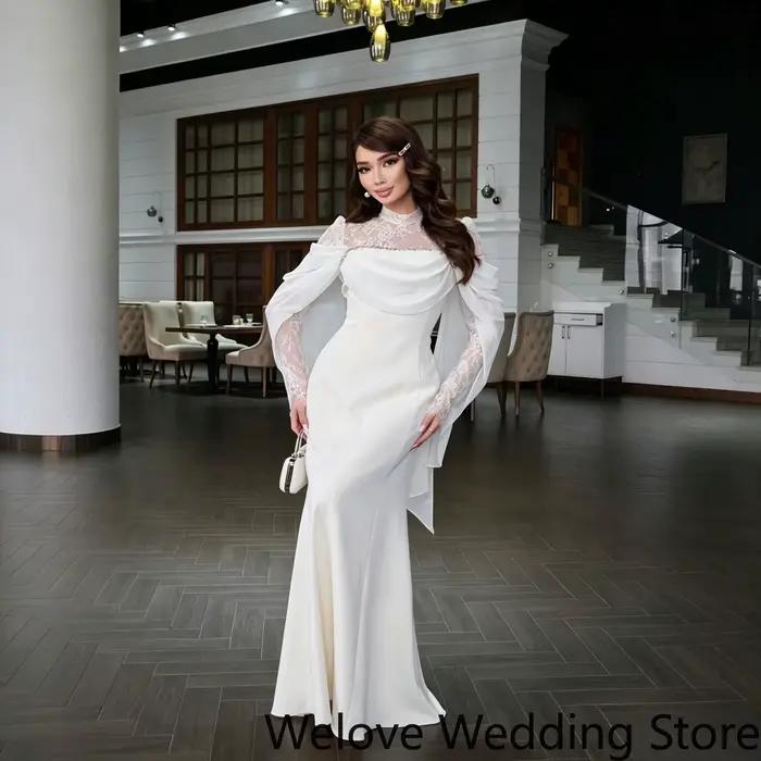 Robe de soirée sirène avec un col montant en dentelle transparente, un panneau de poitrine drapé et