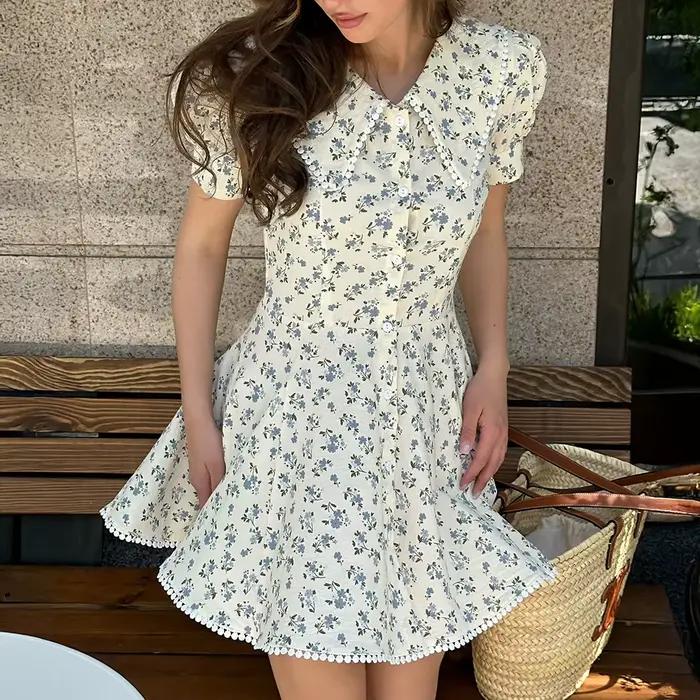 Robe florale à manches courtes, nouvelle collection été 2026, coupe ajustée, col Claudine, style dou