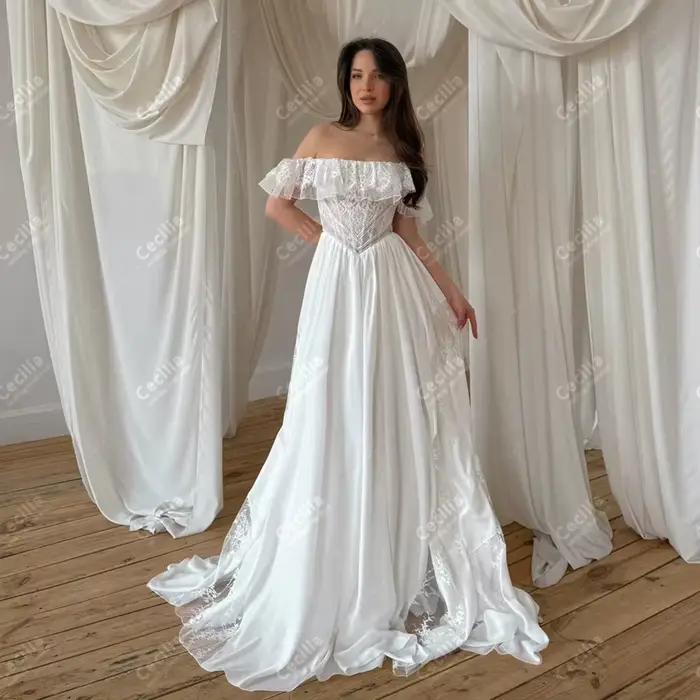 Robes de mariée glamour coupe trapèze en satin doux, épaules dénudées, avec appliques en dentelle, p