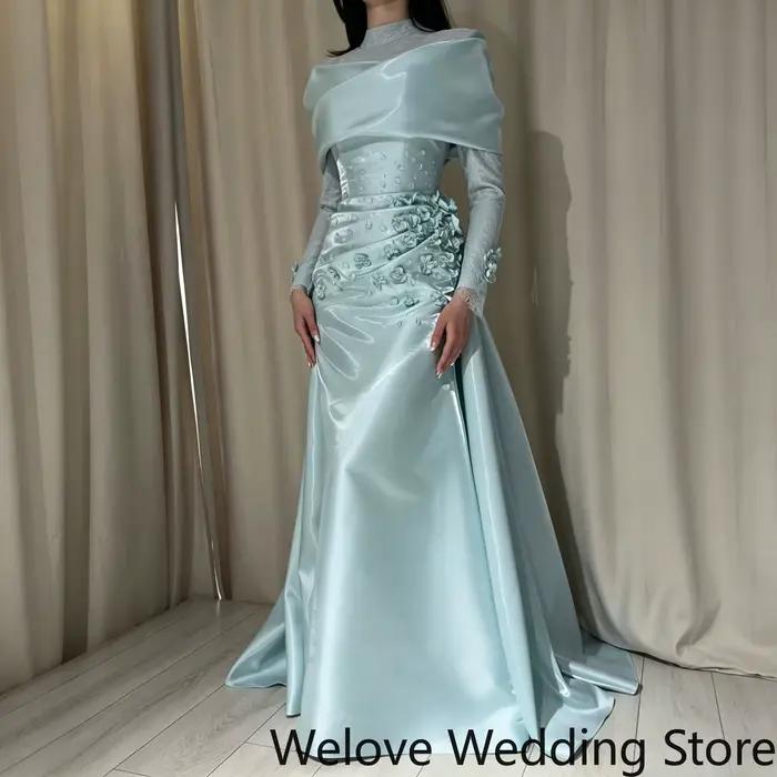 Robe de soirée formelle bleu clair avec col drapé épaules dénudées, manches longues en dentelle à co