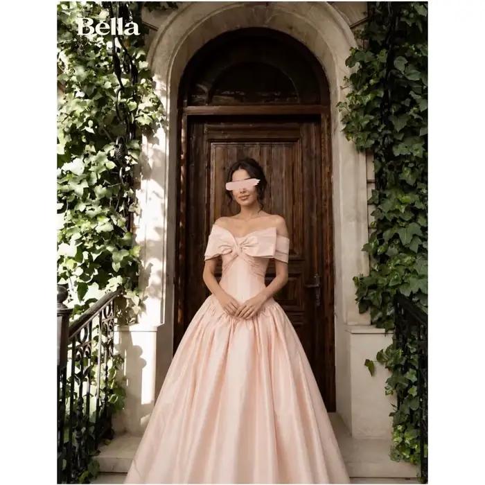 Robe de mariée personnalisée Bella, coupe trapèze, épaules dénudées, rose poudré, robe de bal romant