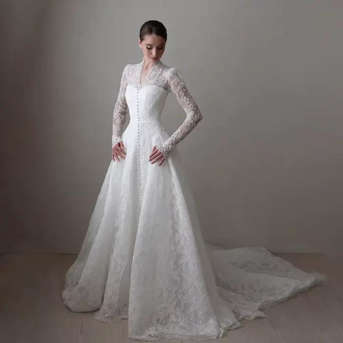 Robe de mariée Mophiel en dentelle, col montant, manches longues illusion, coupe trapèze, traîne bal