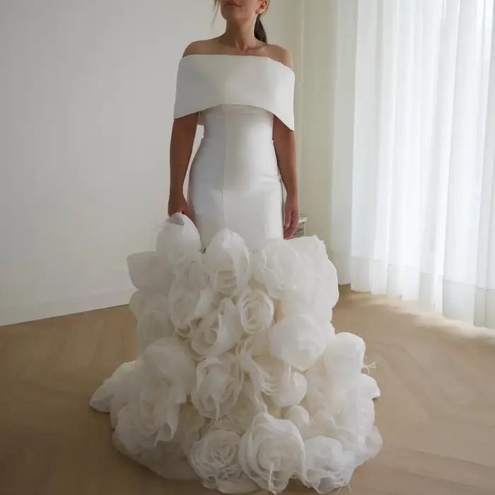 Robes de mariée florales blanches de rêve, sans bretelles, avec lacets au dos, fleurs faites à la ma