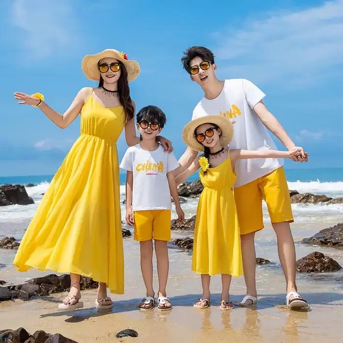 Vacances Couple Look famille vêtements maman fille Resort robes vacances plage papa et fils bébé t-s
