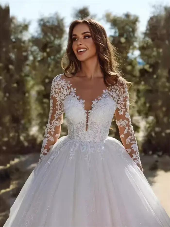 Robe de mariée élégante à col en V