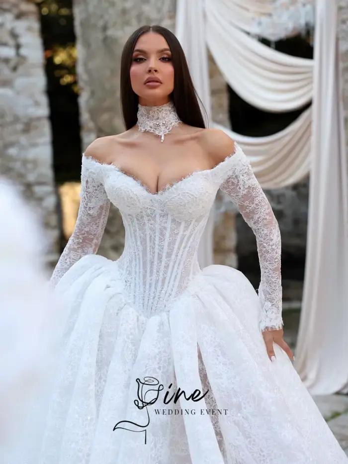 Robes de mariée de luxe Oine en dentelle plissée