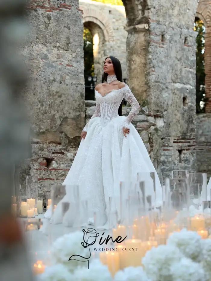 Robes de mariée de luxe Oine en dentelle plissée