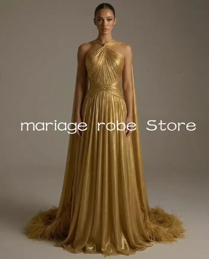 Robes de soirée longues et fluides dorées brillantes avec cape