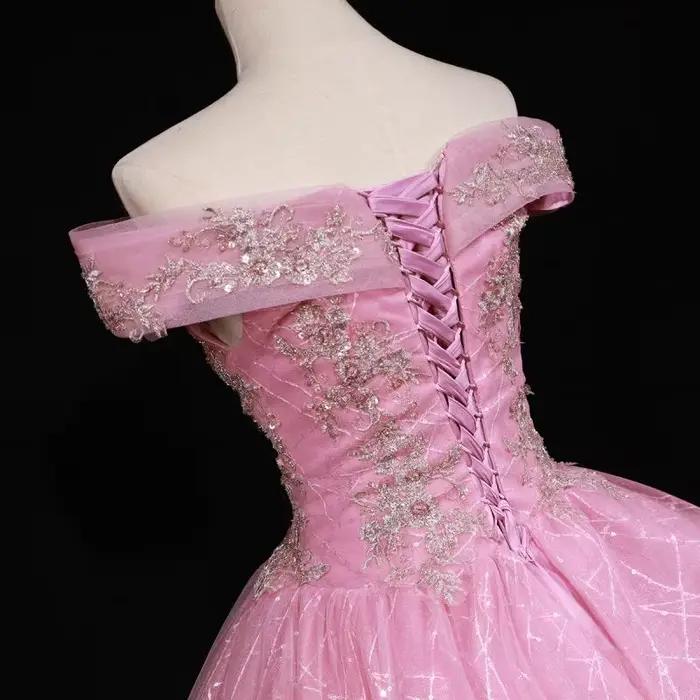 Robe de mariée à épaules dénudées