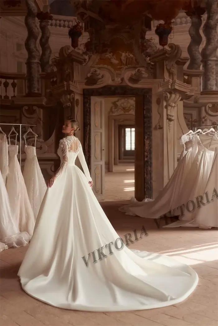 Robe de mariée Viktorias en polyester avec décolleté haut et train de cour pour femmes, élégante et personnalisable pour les occasions spéciales
